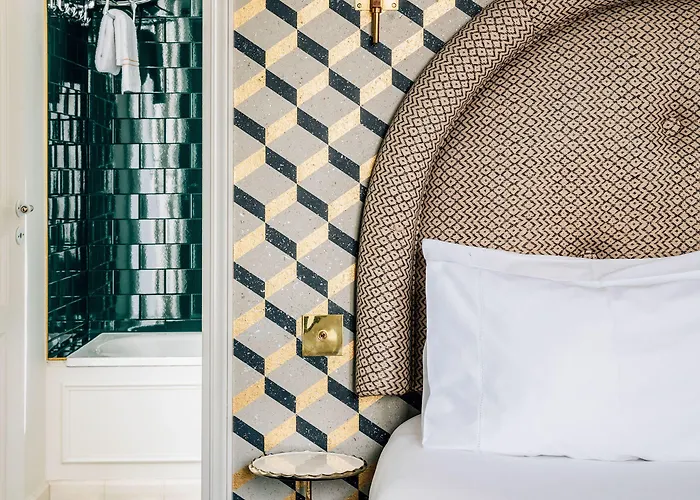 Отель Grand Pigalle Experimental 4*